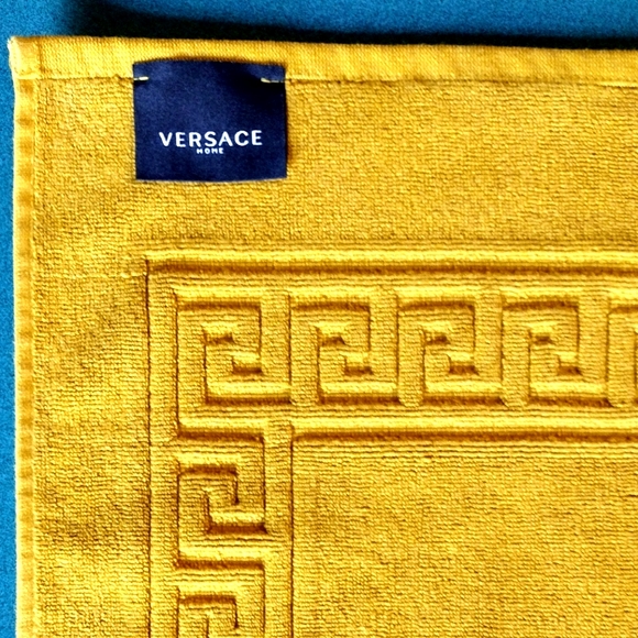 1 Left! BRAND NEW Versace Home Medusa & Greek Key Towel or Bath Mat - Picture 5 of 8